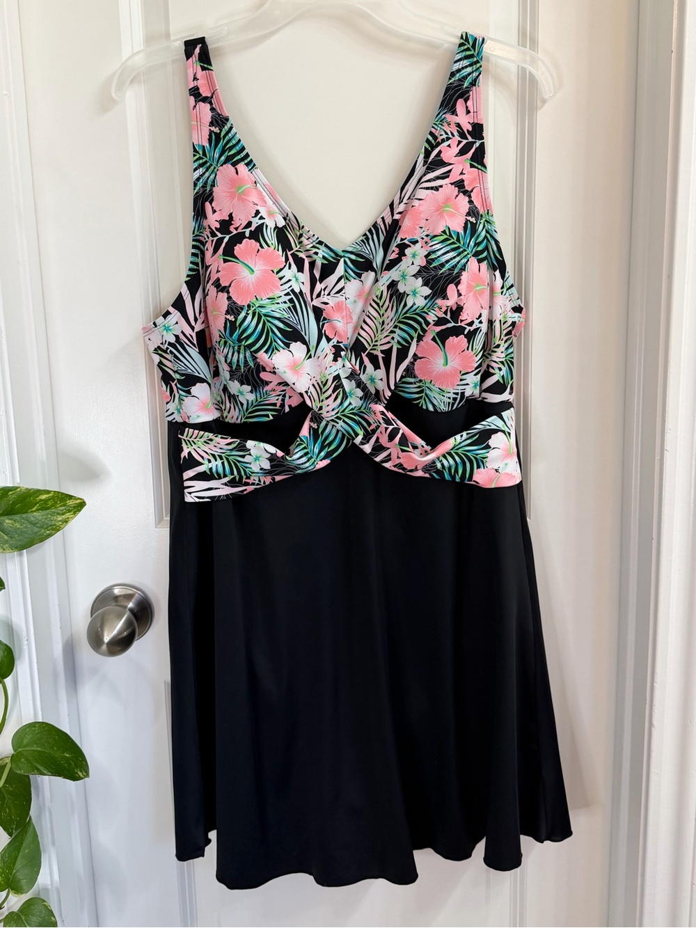 Women’s Septangle Swimdress in Hawaiian Print & Black Size 16